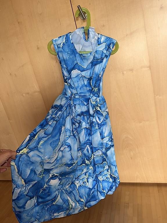 Vestiti & Gonne: Kleid 10-12 Jahre – Nuovo e nell'imballaggio originale da Buchs AG venduto da Cres3 1