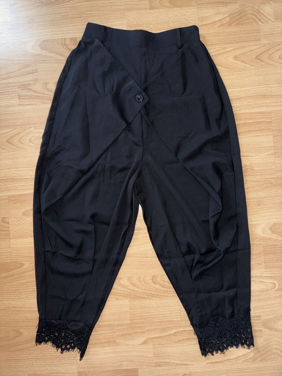 Hosen: Schwarze Haremshose mit Spitze, Grösse S, neu! – Neu (gemäss Beschreibung) aus arbon von auri4