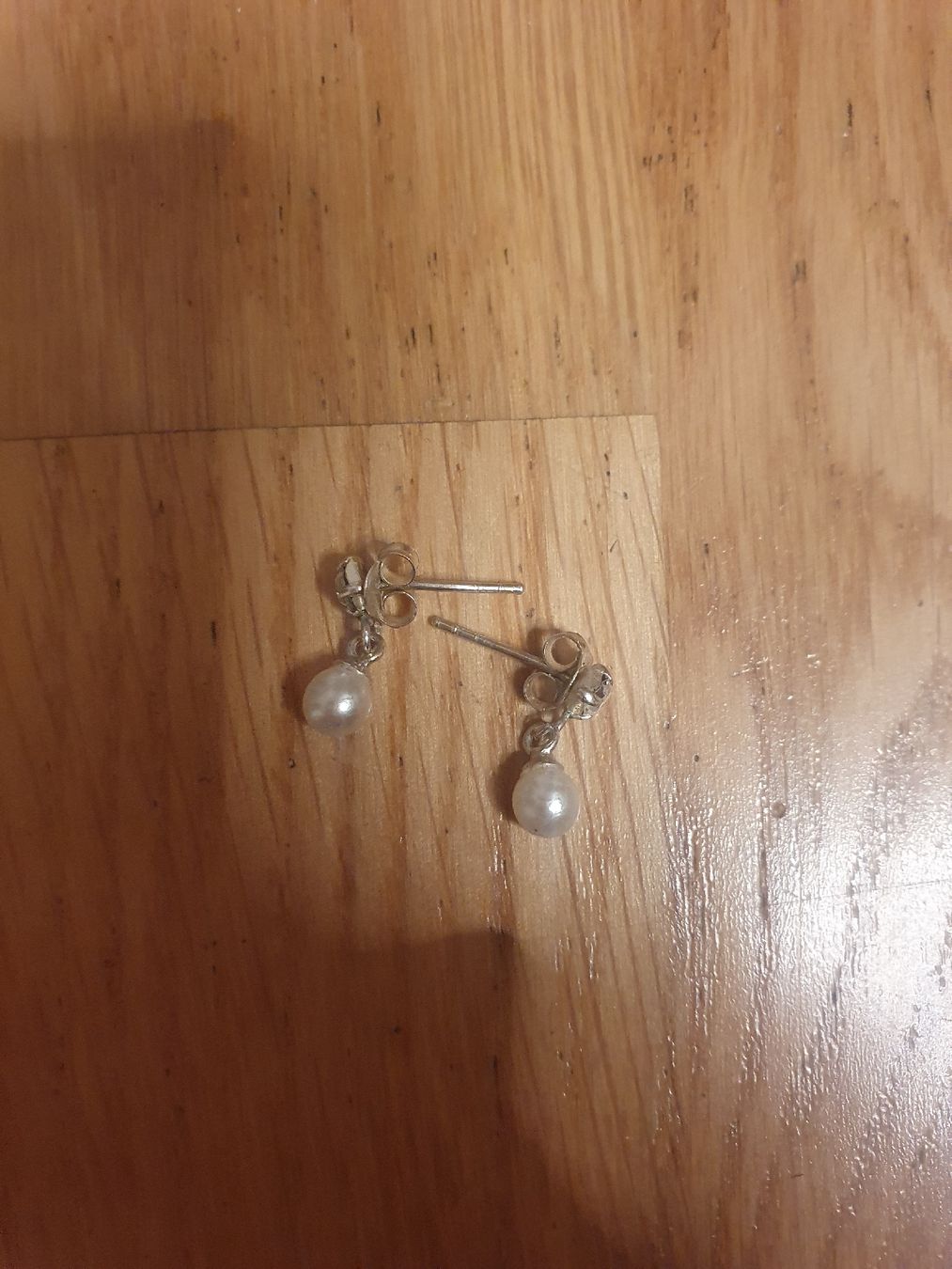 Boucles d'oreille: Elegante Ohrstecker mit unechten Perlen – D'occasion à Moosseedorf par Sonnenschein.. 4
