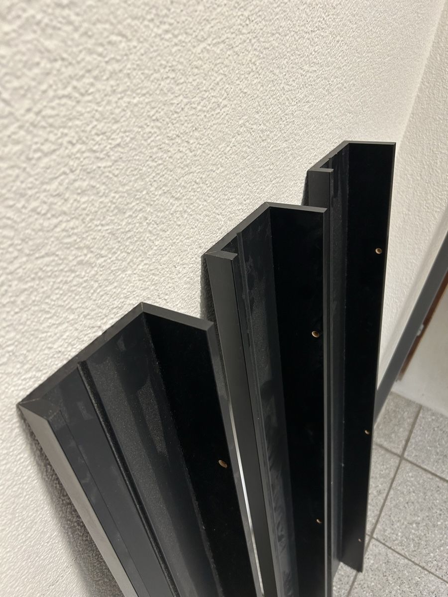 Ikea Supporti a parete: Ikea Bilderleiste schwarz – Usato da Solothurn venduto da fawu_9 2