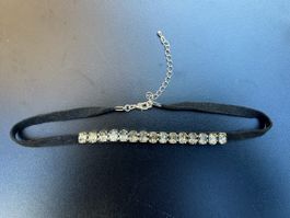 Schöne Choker Kette Samt mit Steinen