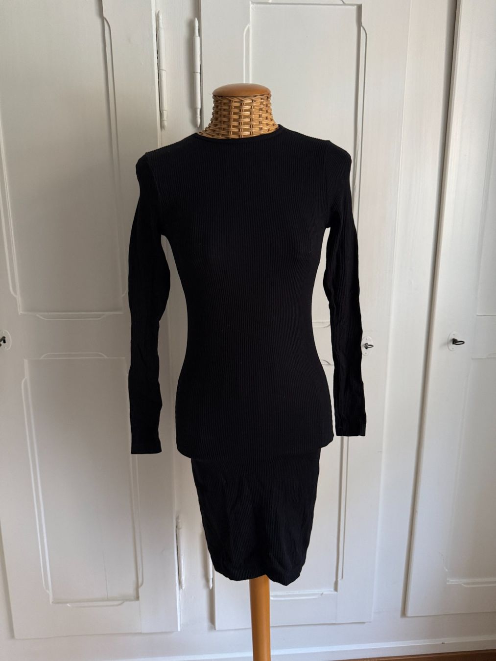 Vestiti: FISHBONE - Stretchkleid schwarz gerippt XS – Usato da Zürich venduto da Diazaio