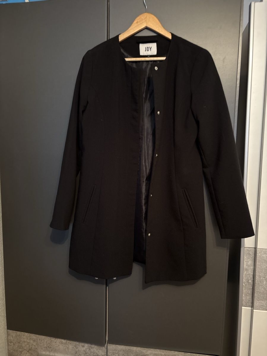 Giacche: Veste noire – Usato da Courchapoix venduto da Aal41