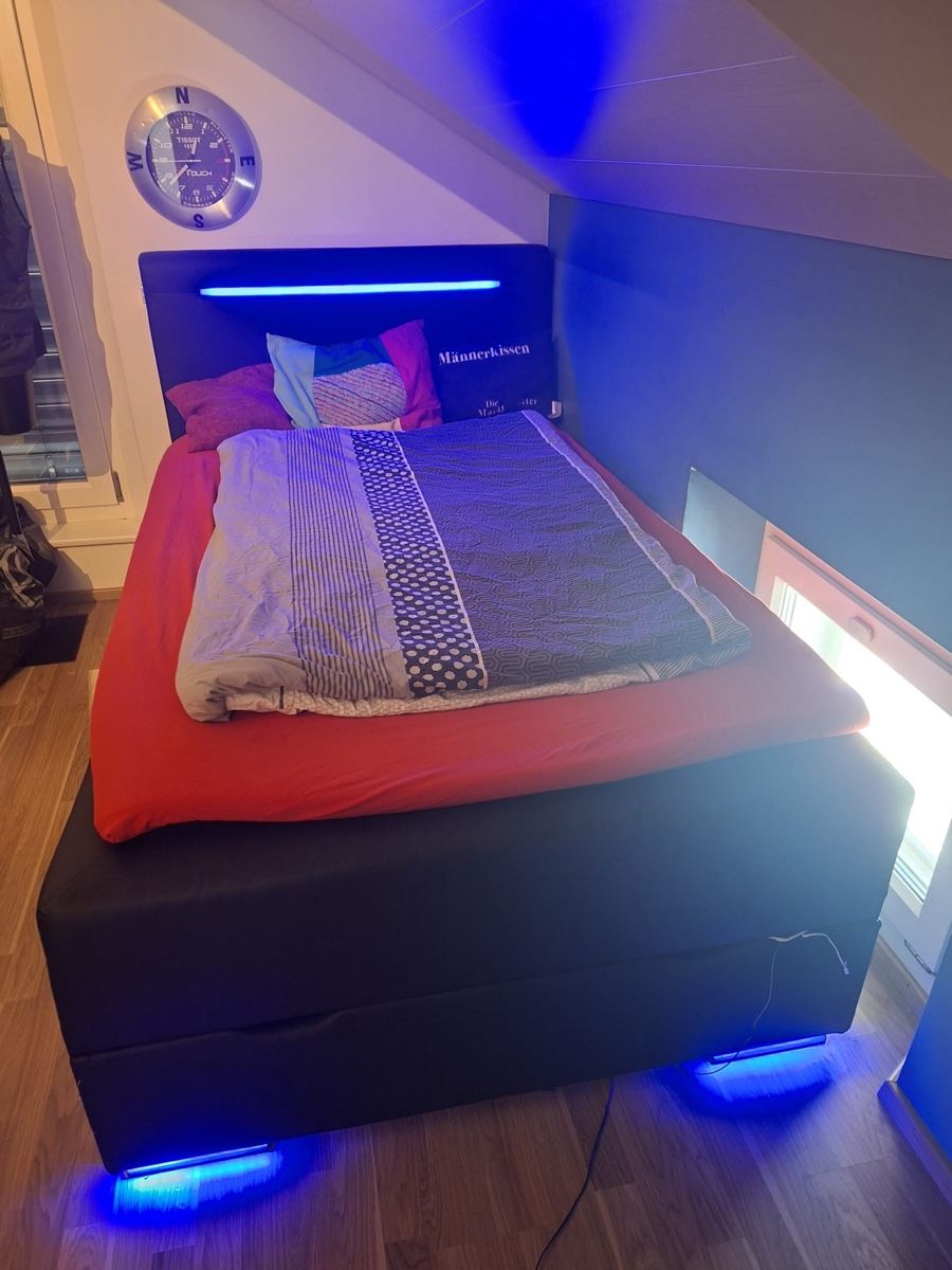 Letti: Boxspring Bett mit LED-Licht, und USB-Anschlüssen – Usato da Sommeri venduto da L.DiNi