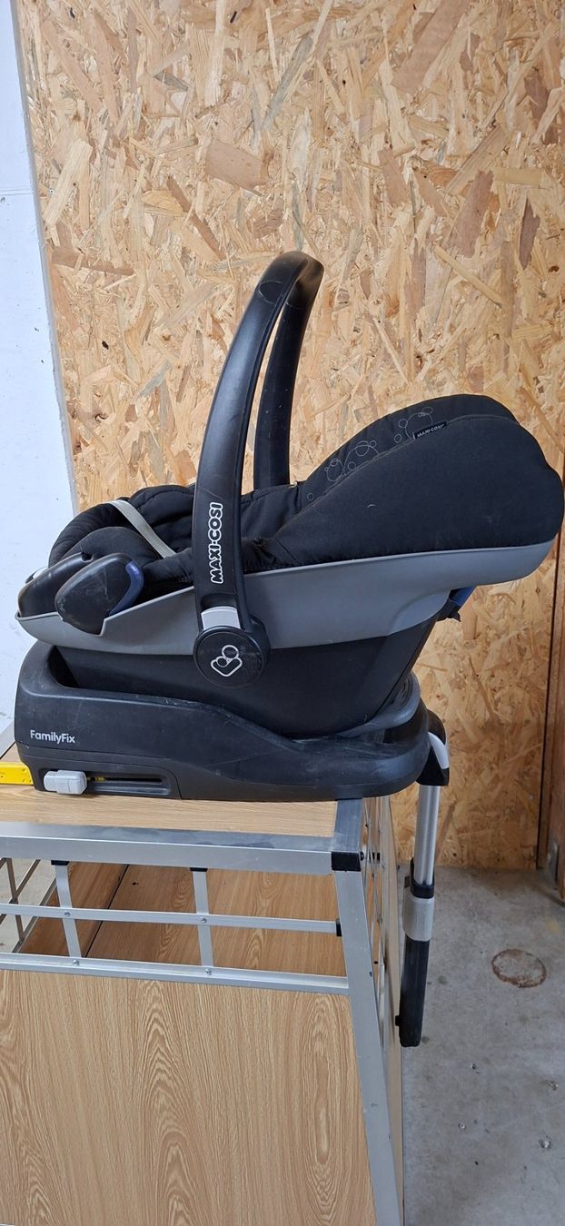 Maxi-Cosi Seggiolini per auto: Maxi Cosi Pebble mit IsoFix – Usato da Kefikon TG venduto da ode_fm6v 3