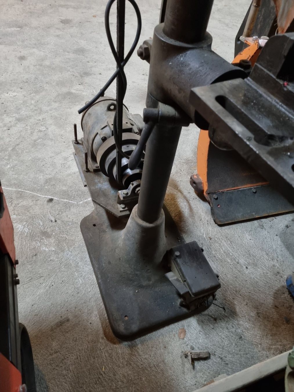 Trapani: Antike Ständerbohrmaschine EMB – Usato da Arni BE venduto da bomba15