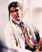 George Clooney 1961- Dr. Doug Ross ER Autogramm Foto 20x25cm