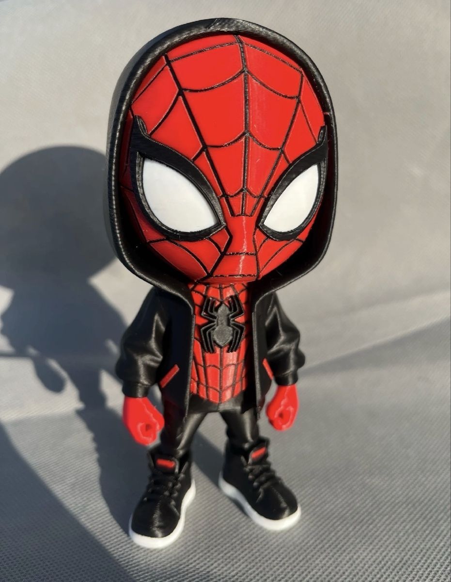 Statuette: Actionfigur Spiderman mit Kapuzenpullover wie neu – Nuovo (secondo la descrizione) da Embrach venduto da Niko_357
