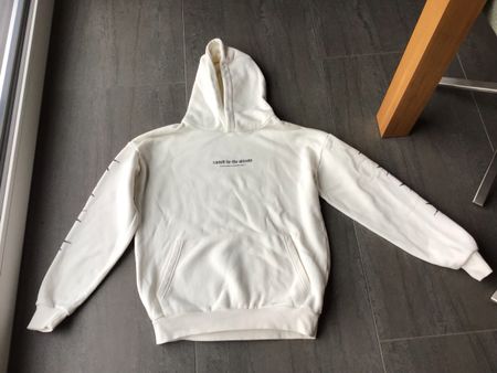 Weisser Hoodie mit Print - Lässiger Style für den Herbst!