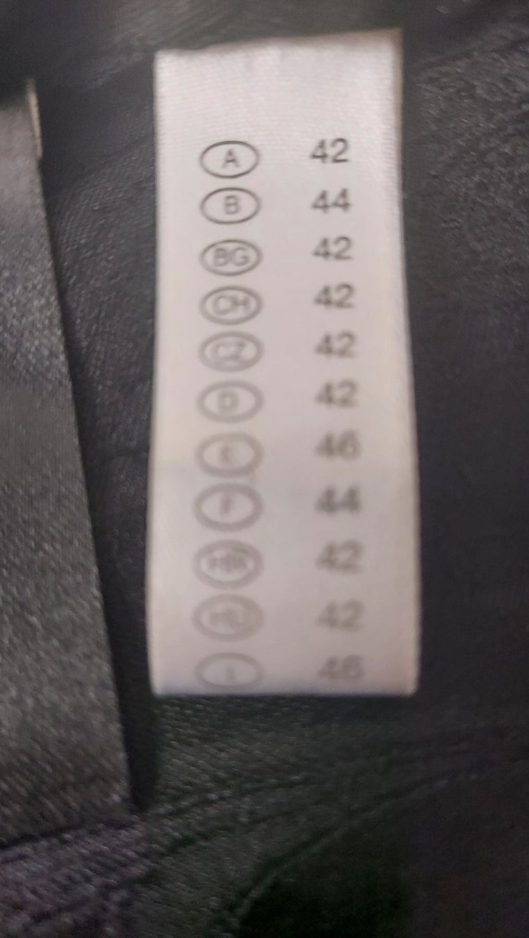 Giacche: zeitlose Damen- Lederjacke – Usato da Winterthur venduto da Psidler8 3