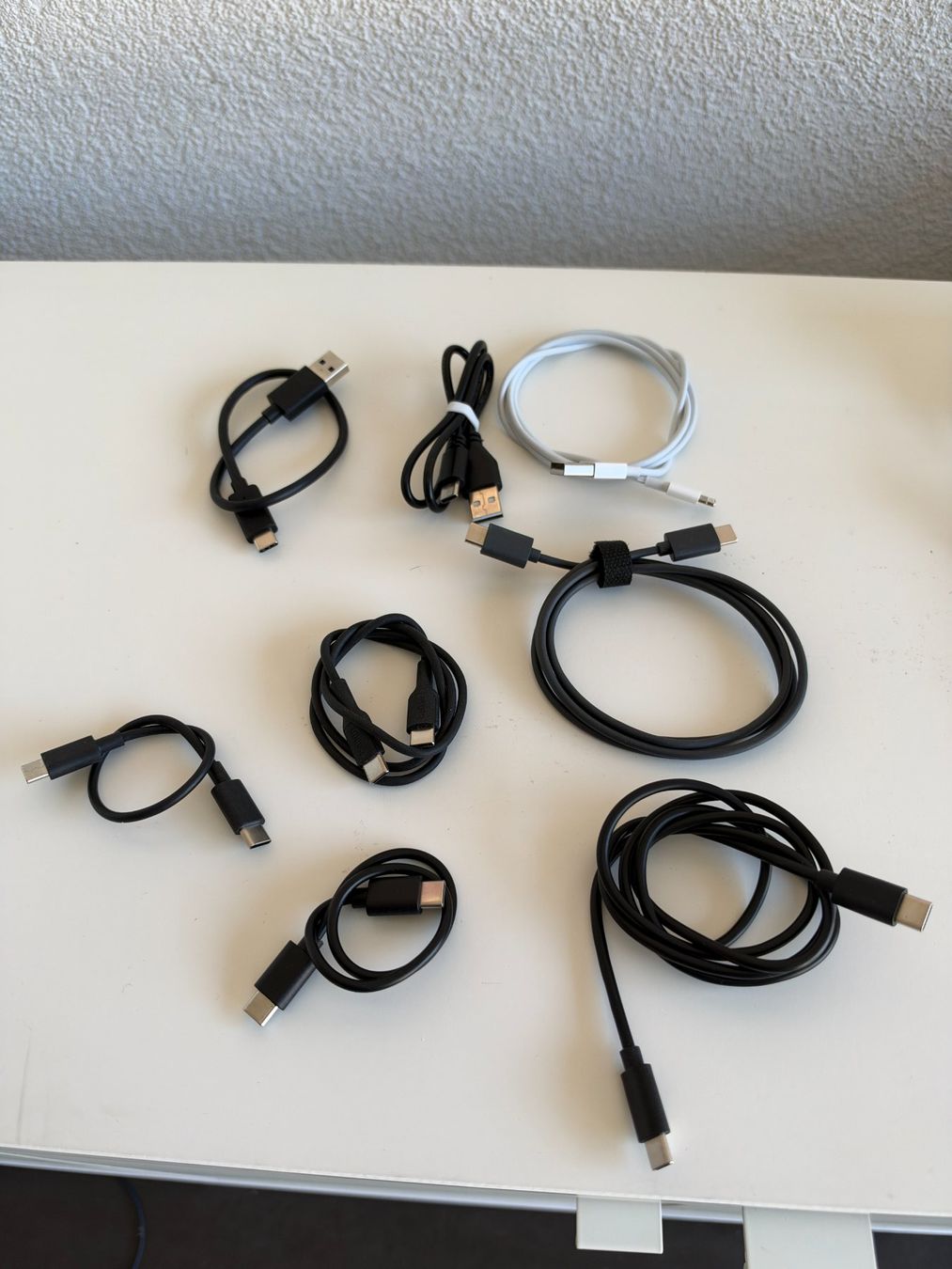 Câbles: Lot chargeurs et câbles USB-C / Lightning – D'occasion à Fully par Avranville 4