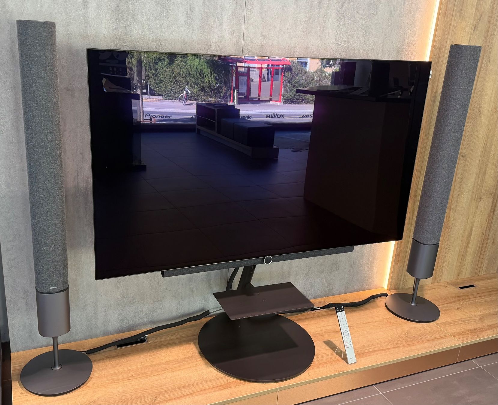 Loewe Televisori: Loewe Bild i65 OLED TV – Nuovo (secondo la descrizione) da Chur venduto da EP_bernhard