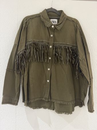 ZARA Overshirt mit Fransen & Nieten – Khaki/Oliv, Gr. M