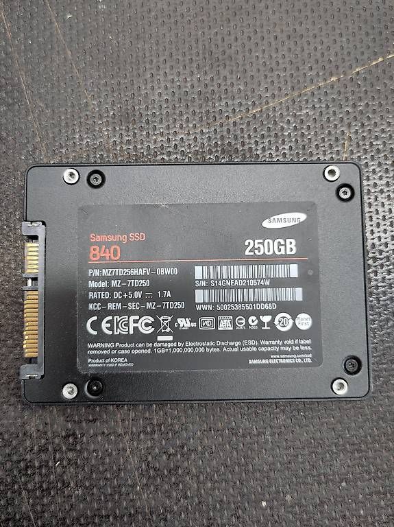 Samsung Dischi rigidi: Samsung SSD 840 250GB SATA SSD  gebraucht – Usato da Rüttenen venduto da Mabala 1