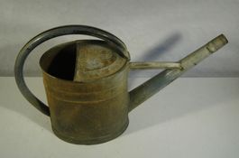 Aeltere Giesskanne Metall