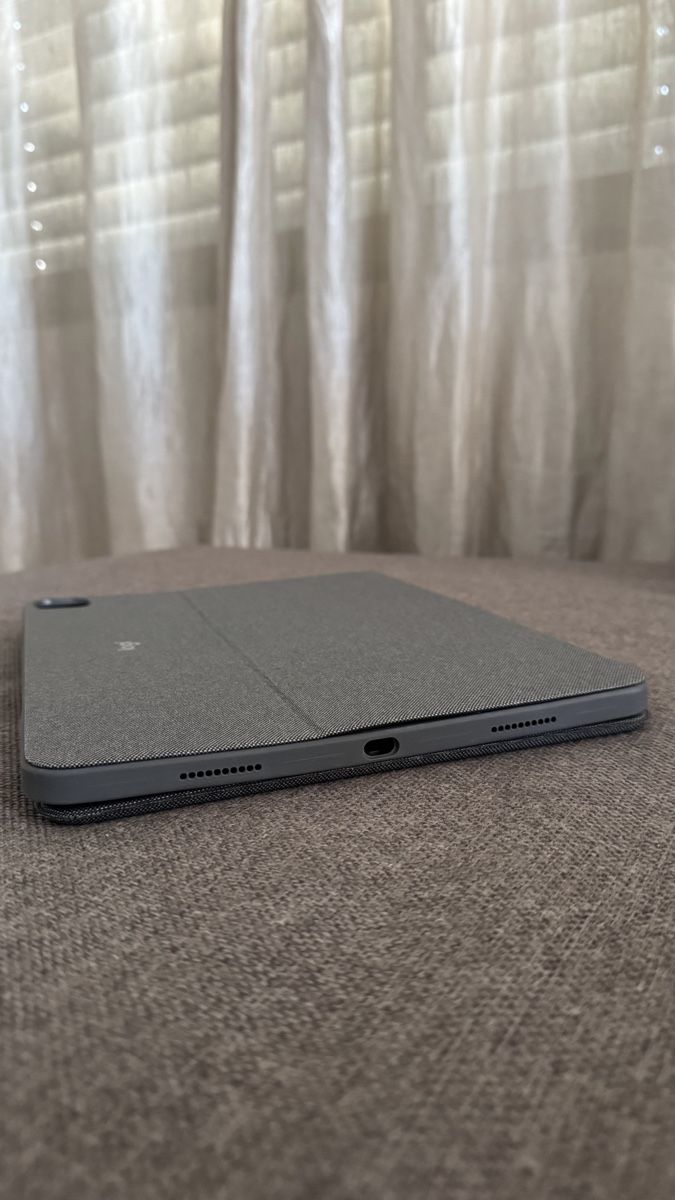 Logitech Claviers: iPad Pro 12.9 (5/6. Generation) LOGITECH Combo Touch (CH) – D'occasion à Uitikon Waldegg par marceesha 5