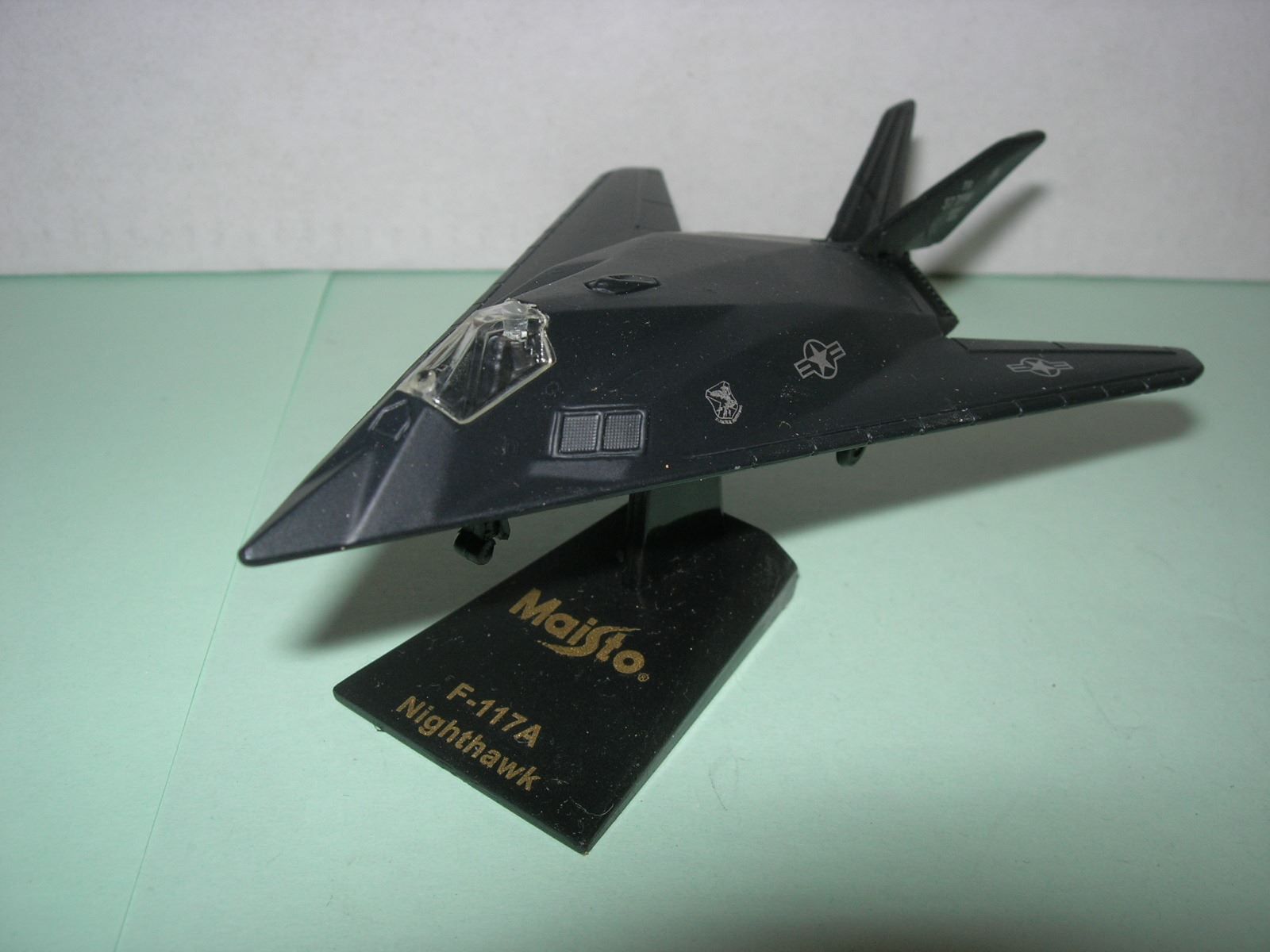 Maisto Kit di modellismo & Modellini statici: F-117A Nighthawk ° Maisto 1:87 – Nuovo e nell'imballaggio originale da Hornussen venduto da Amw