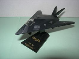 F-117A Nighthawk ° Maisto 1:87