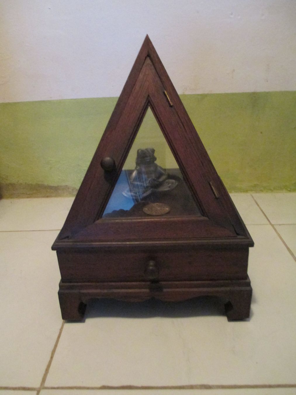 Vetrine: Pyramiden Vitrine – Nuovo (secondo la descrizione) da La Heutte venduto da franco029
