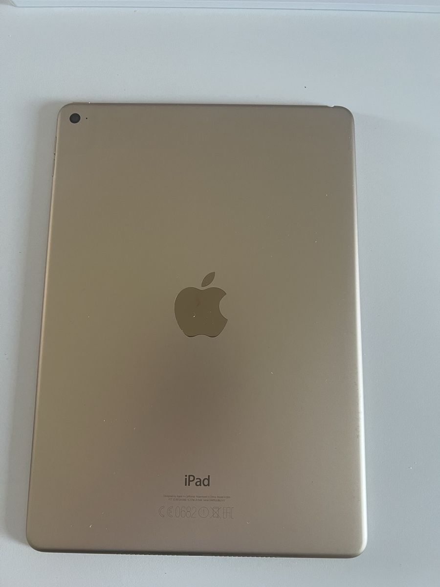 Apple Tablettes PC: iPad Air 2 A1566 – D'occasion à Bôle par dany2021 1