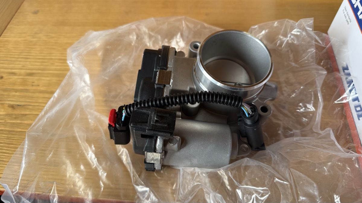 Jeep Tutti pezzi di ricambio auto: Drosselklappe Jeep 2.4 – Nuovo (secondo la descrizione) da Hauptwil venduto da Bueluc 1