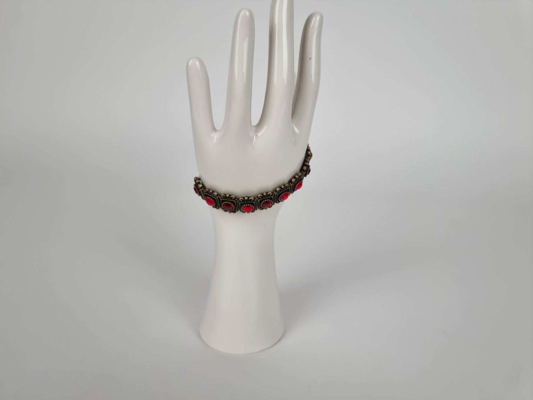 Armbänder & -reifen: elastisches Armband mit roten Strasssteinen – Gebraucht aus Urtenen-Schönbühl von Restwert_Schoenbuehl 2