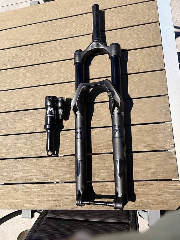 Marzocchi Pezzi di ricambio: Fourche et amortisseur vélo Marzocchi – Usato da Le Noirmont venduto da mat_pw8z 1
