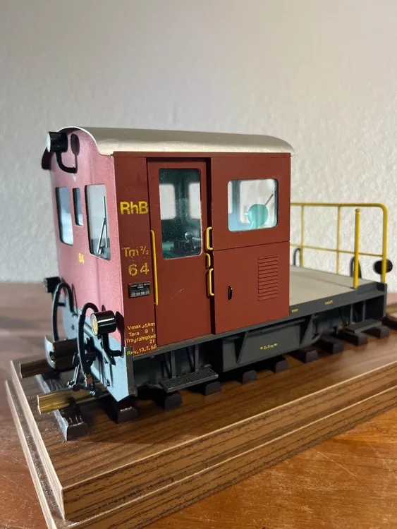 Modelo A Escala 1/87 H0m De Tractor RhB Tm 2/2 93 - Kit Sin Pintar, Resina, Para Maquetas Ferroviarias