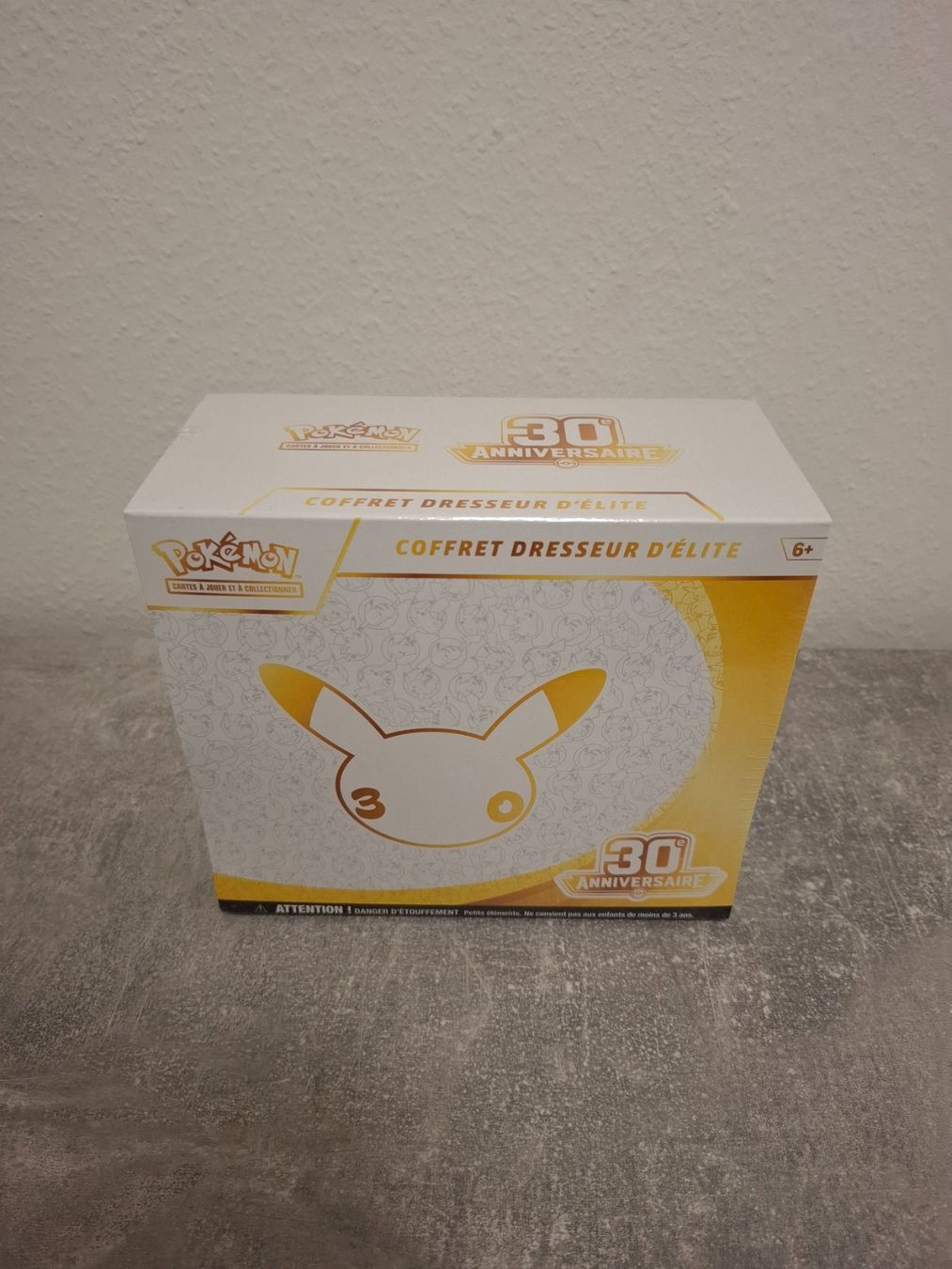 Pokémon Carte collezionabili: 30th Celebration Elite Trainer Box -FR- , 30th Anniversary – Nuovo e nell'imballaggio originale da Winterthur venduto da andrekeller95