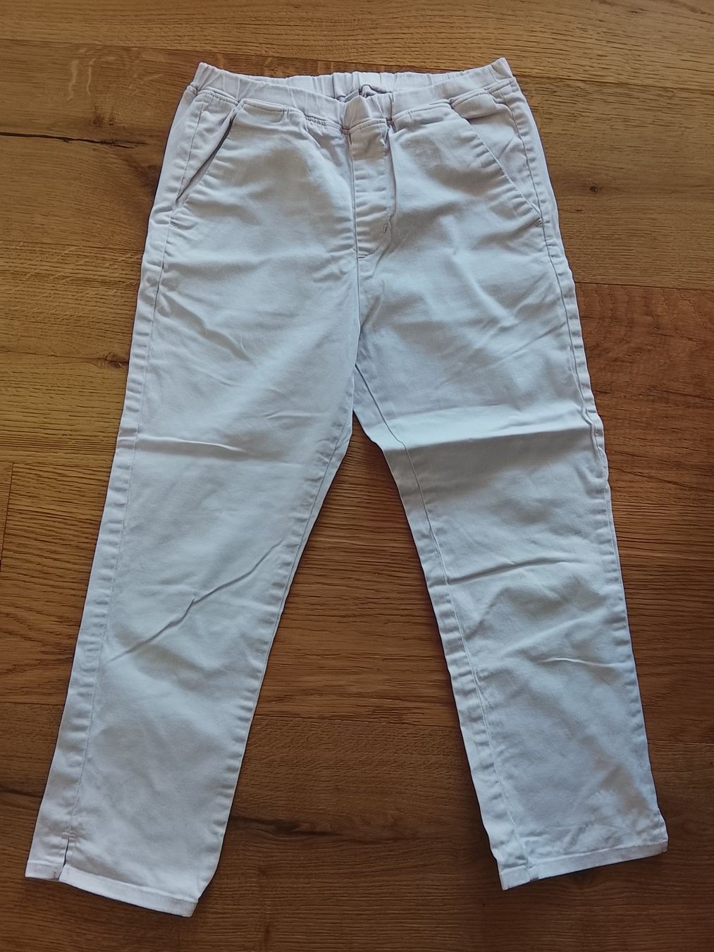 Uniqlo Pantaloni: Kinderhose Gr.135-145cm – Usato da St. Gallen venduto da Fluros