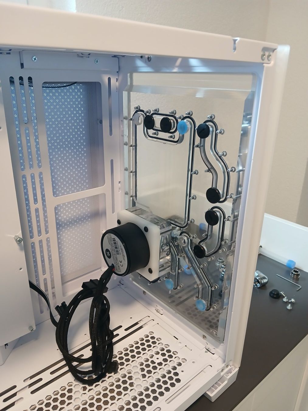 Lian Li Custodie: Lian-Li O11 Dynamic Mini ATX+Distroplate – Nuovo (secondo la descrizione) da Reconvilier venduto da car_x6yx 2