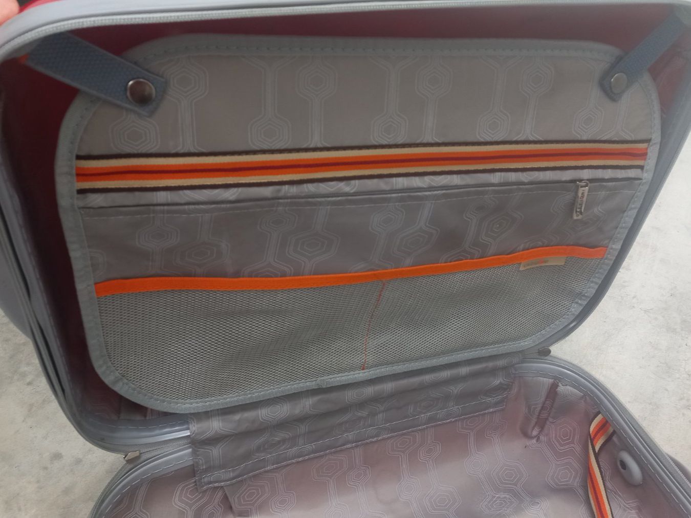 Valigie: Praktischer kleiner Koffer im Schweizerlook – Usato da Zürich venduto da alexrech 1