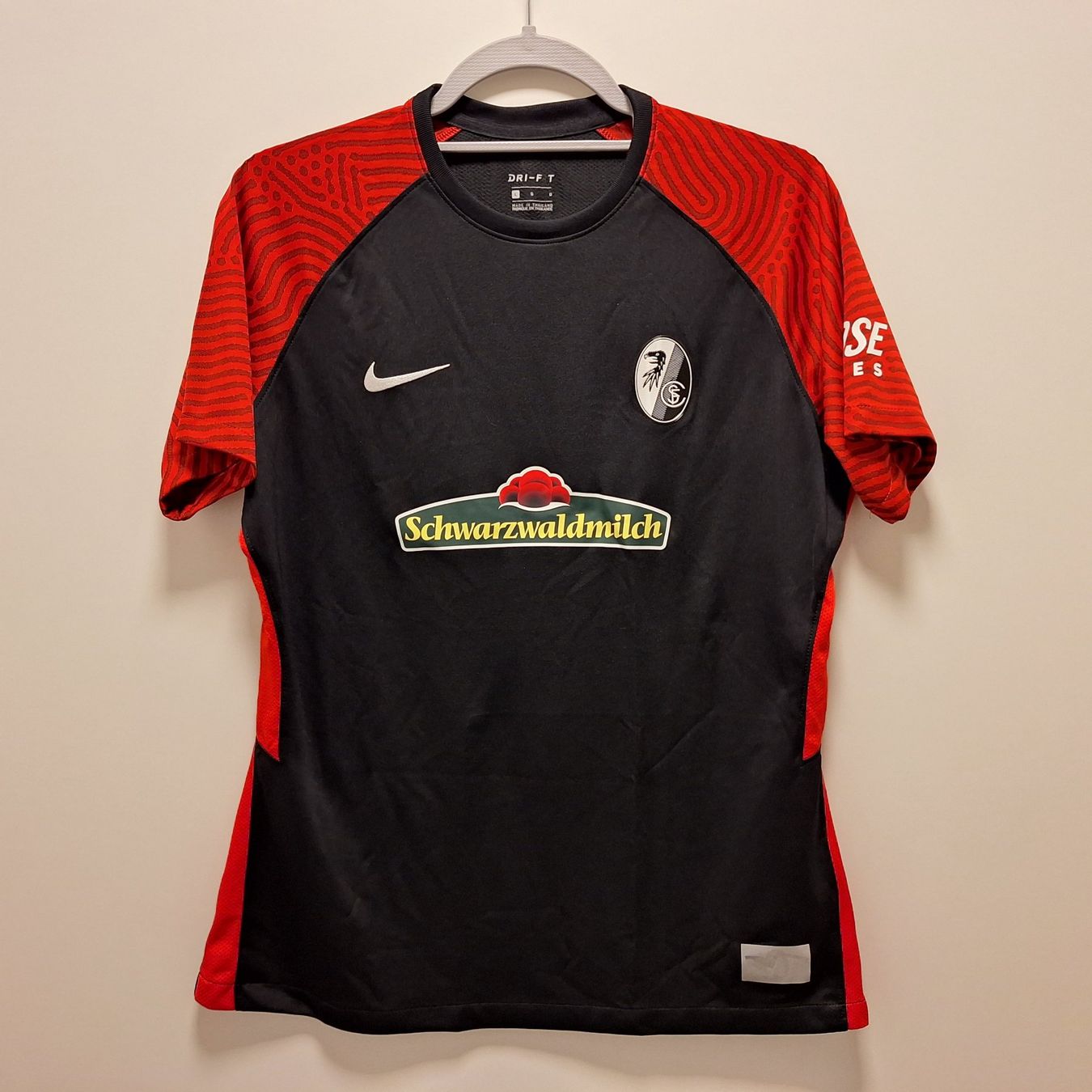 Canottiere & Pantaloni: NIKE SC Freiburg  S fur erwachsen oder L fur junge – Usato da Bellinzona venduto da LA-ropa-de-Juan