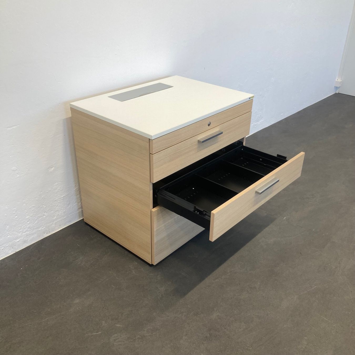 Cassettiere: Echo Classic Sideboard ohne Schlüssel – Usato da Schönenwerd venduto da mcofficeshop 3