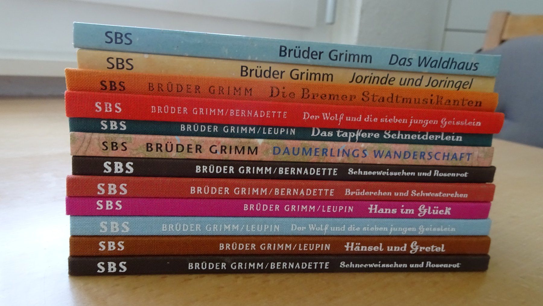 Libri: 12 Märchenbücher Gebrüder Grimm – Nuovo (secondo la descrizione) da Zürich venduto da blaumeisli62