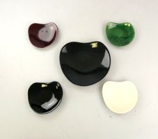 Herzförmige Servierschalen aus Keramik