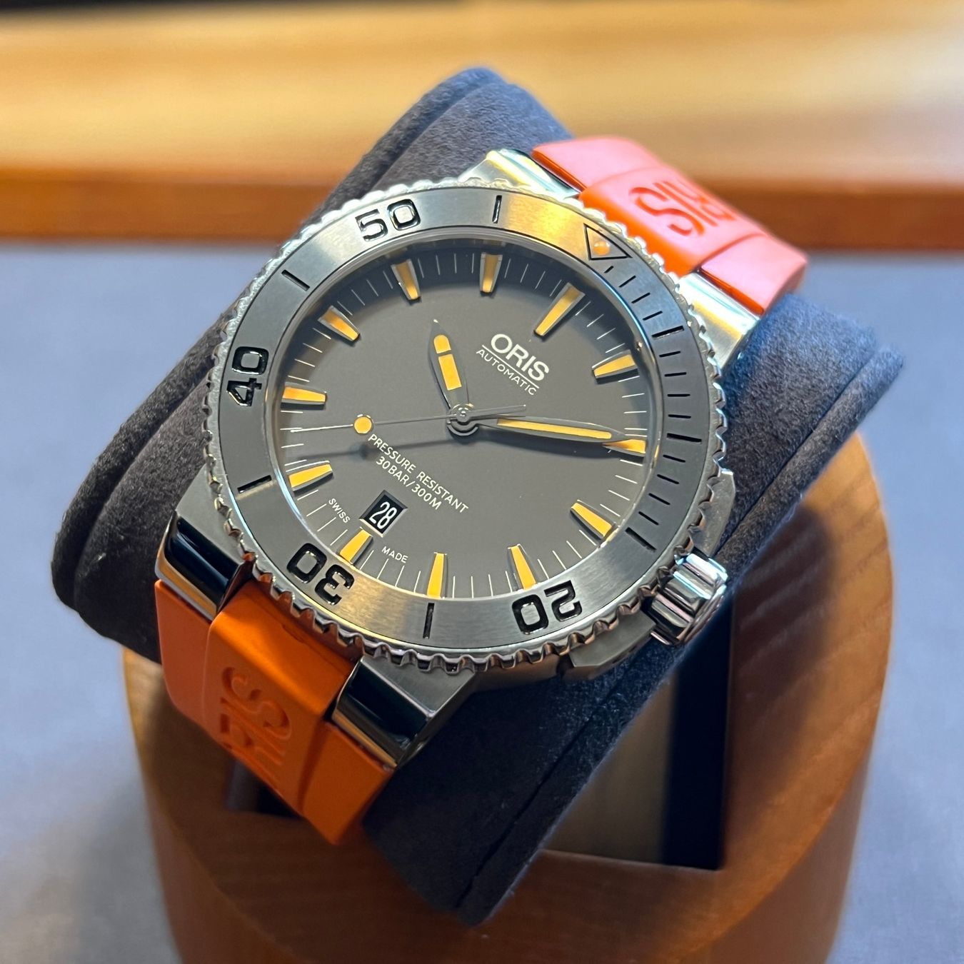 Oris Uhren: Oris Aquis Date Automatic Full Set 01 733 7653 4158 – Gebraucht aus Carouge GE von Watchaser 8