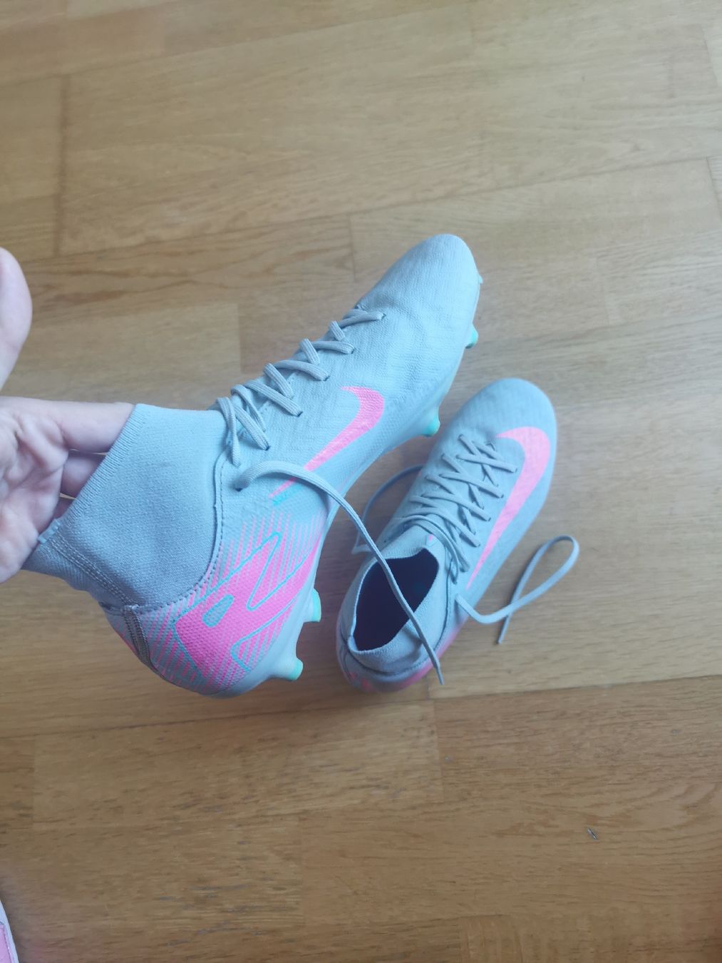 Nike Scarpe per ragazzi: Fusballschuhe gr. 39 – Usato da Sempach venduto da .1SecondBrands.