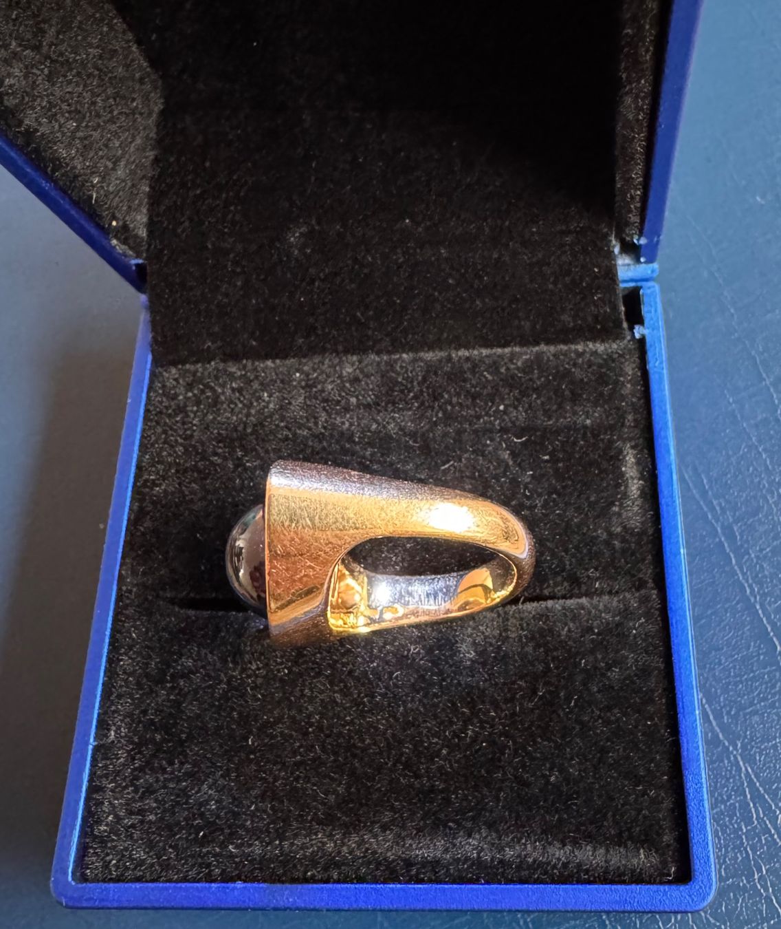 Anelli: Goldring mit Saphir-Cabochon und Diamanten – Usato da Ebikon venduto da Dmasterx 3
