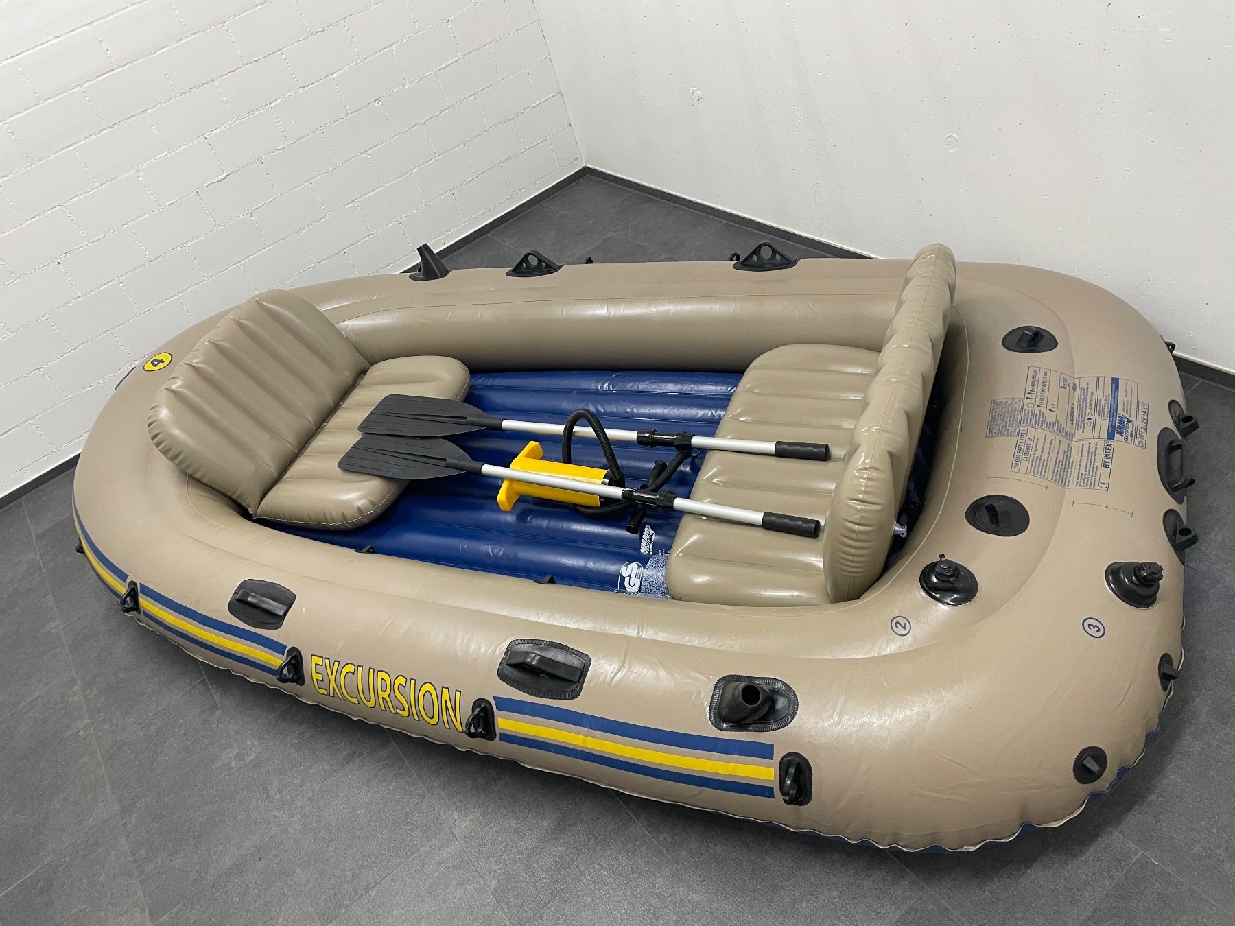 Barche: INTEX EXCURSION 4 Schlauchboot mit Paddel guter Zustand – Usato da Nottwil venduto da Resu77 1