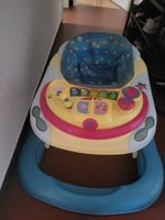 Baby Lauflernhilfe / Gehfrei mit Spieltisch – guter Zustand