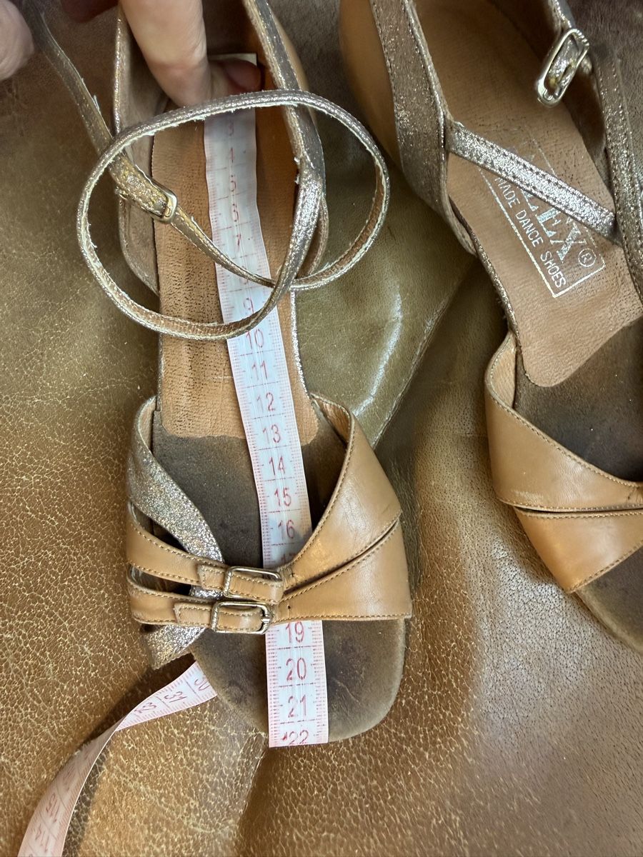 Chaussures filles: Tanzschuhe Leder – D'occasion à Obfelden par tan_9lj9 7