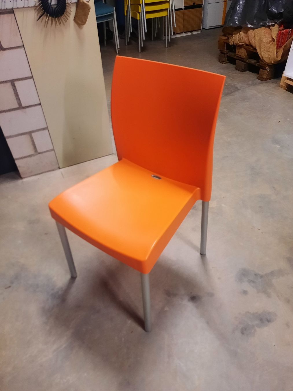 Sedie: Pedrani Stühle rot, gelb, orange – Usato da Neuenkirch venduto da Reisecaravan 2