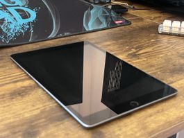 Apple iPad 8 32GB Wi-Fi in gutem Zustand, Akku 97%