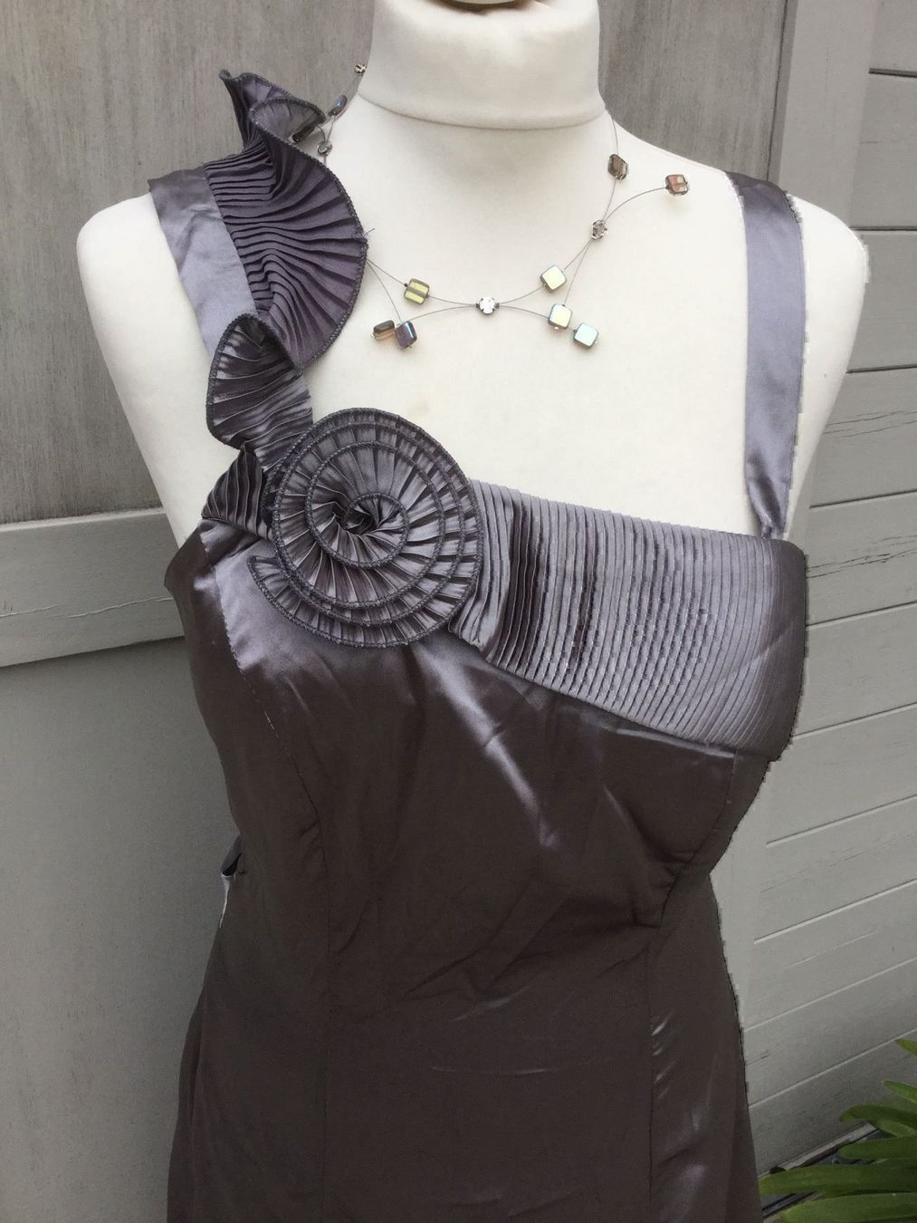 Kleider: Robe grise satinée+Foulard soirée/gala, taille M – Neu und originalverpackt aus Agiez von chouchanelle 1