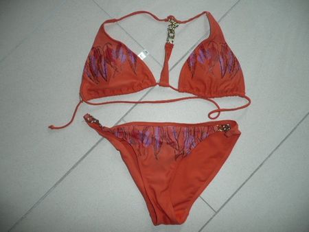 Schönes und spezielles Bikini in der Farbe orange