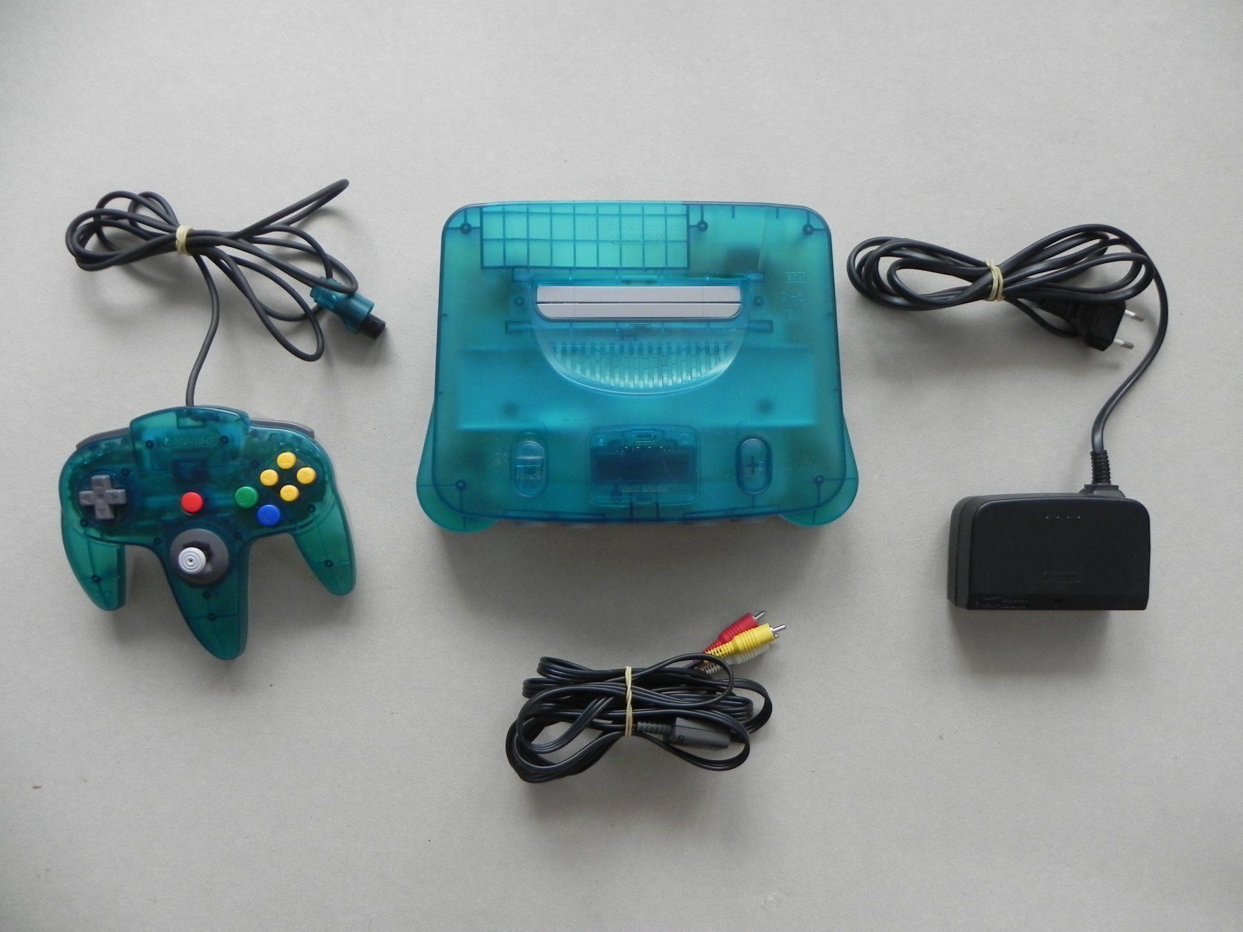 Nintendo Konsolen: Orginal Nintendo 64 Konsole Türkis Transparent Kontroller – Gebraucht aus Siebnen von krimsie