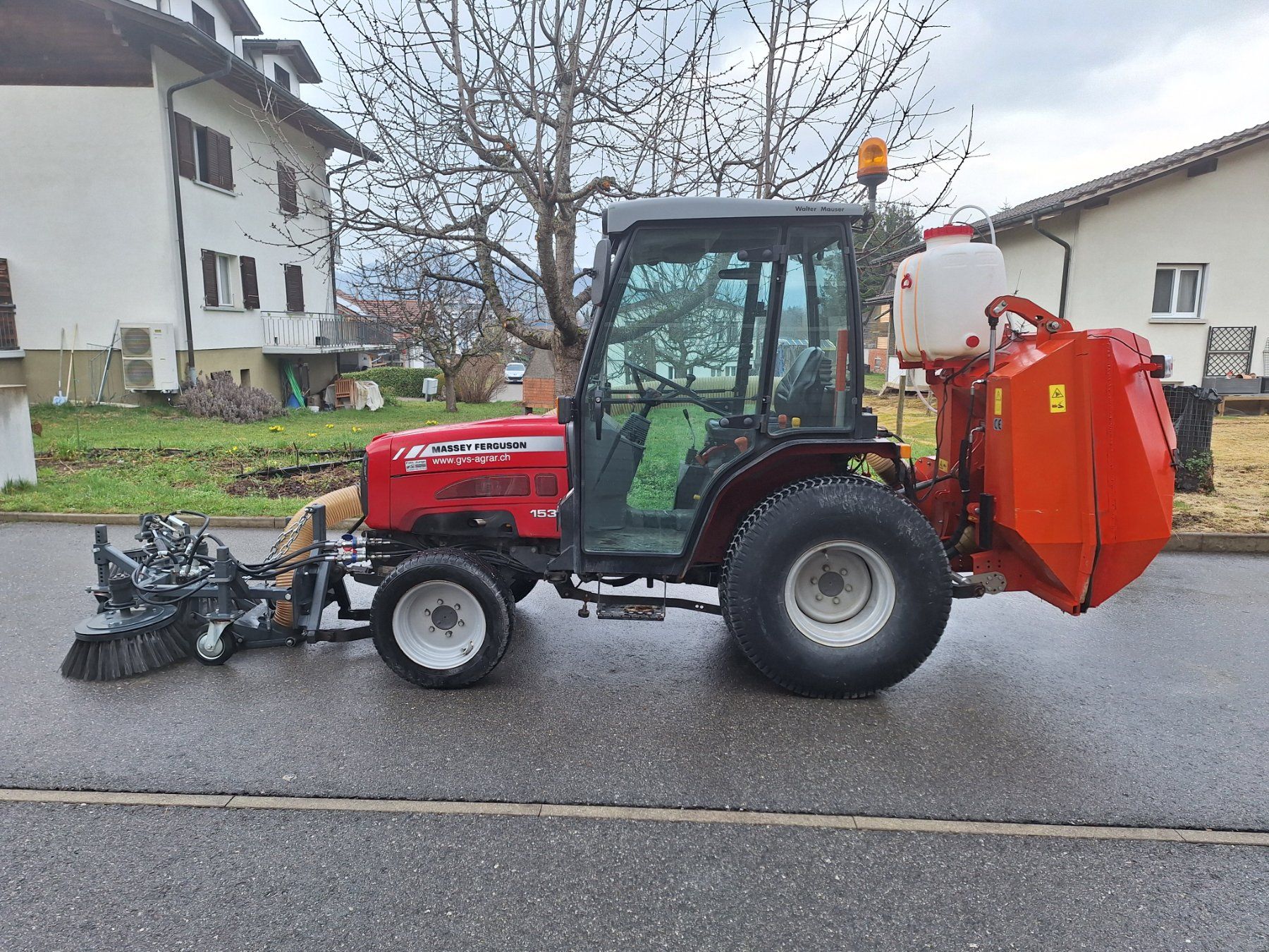 Tutte le macchine: Kehrmaschine zu Traktor – Usato da Brünisried venduto da puerrop 1