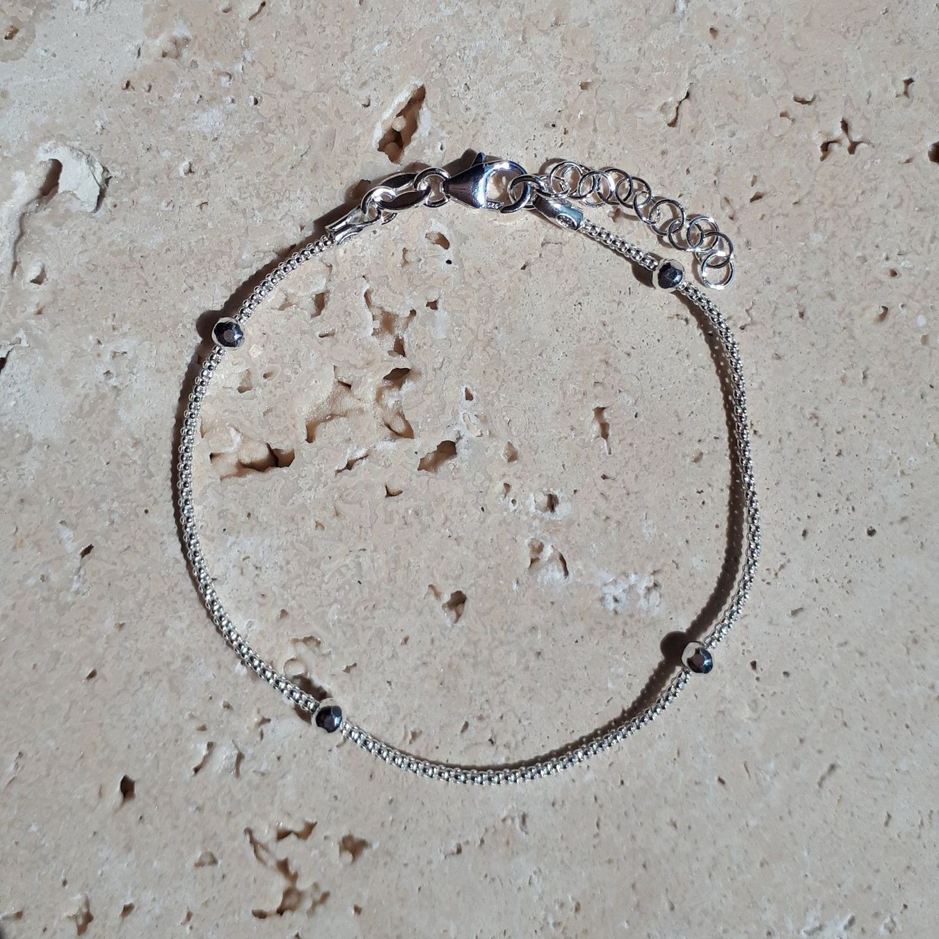 Armbänder & -reifen: Neu, Silberarmband mit Kügelchen – Neu und originalverpackt aus Richterswil von Viorella