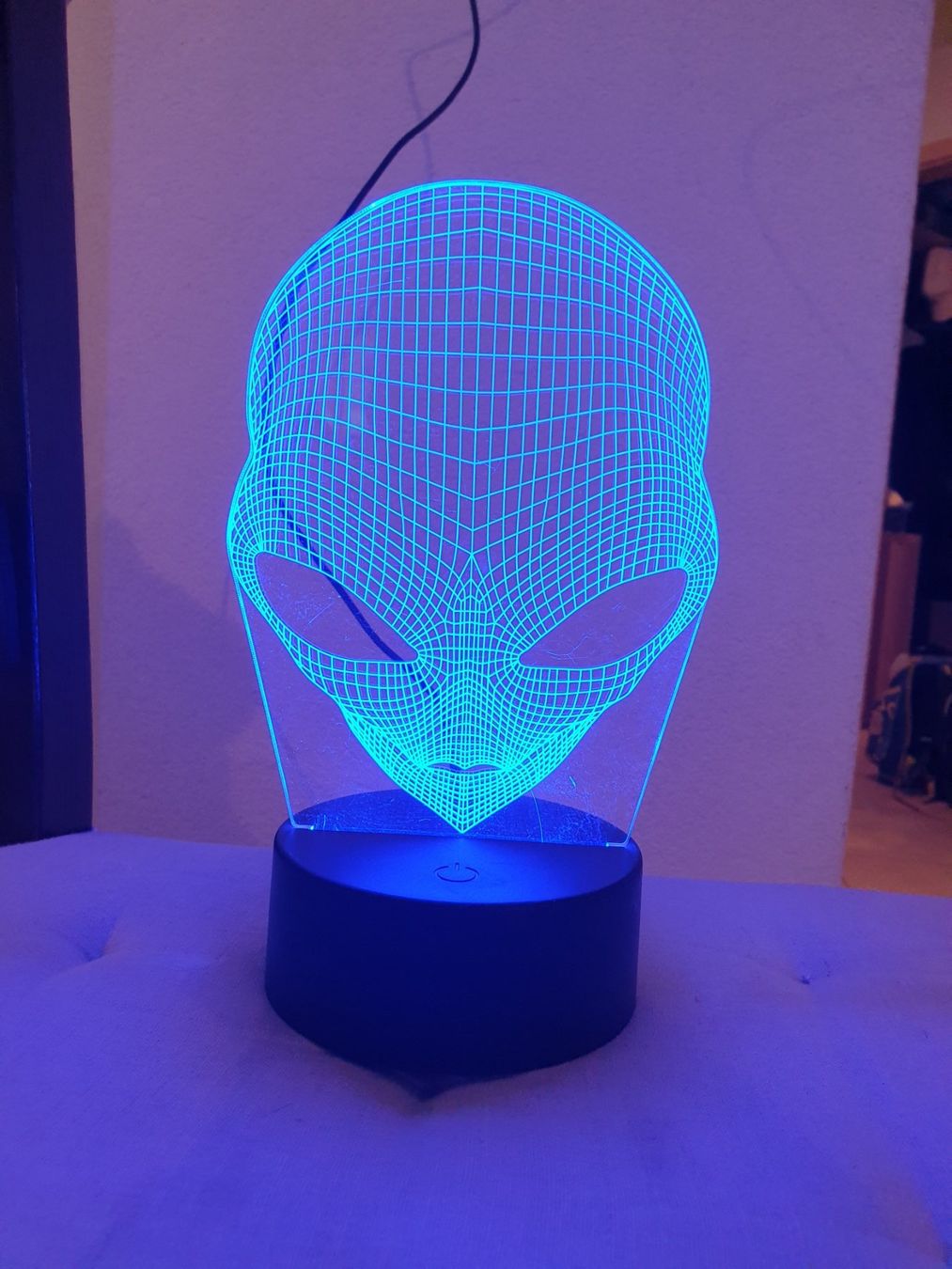 Lampen: Tête d'alien illuminé LED – Gebraucht aus Courtelary von  4